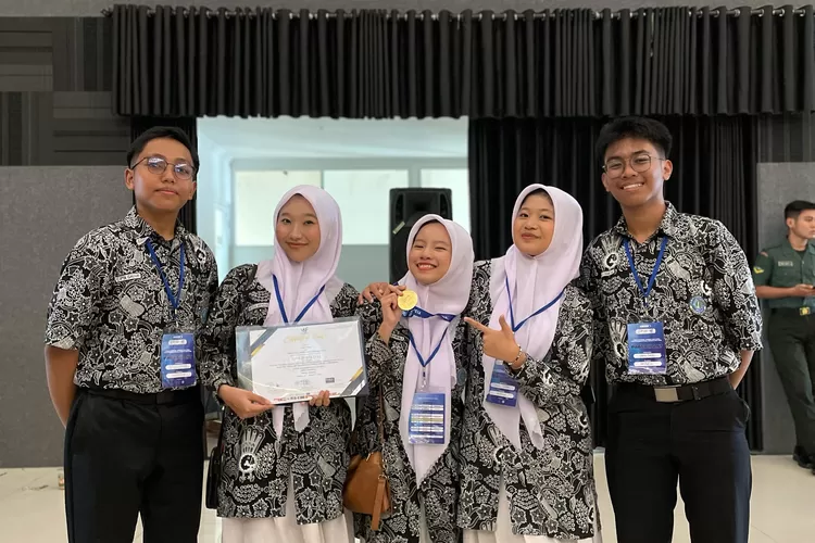 SMAN CMBBS Medali Emas YISF 2024