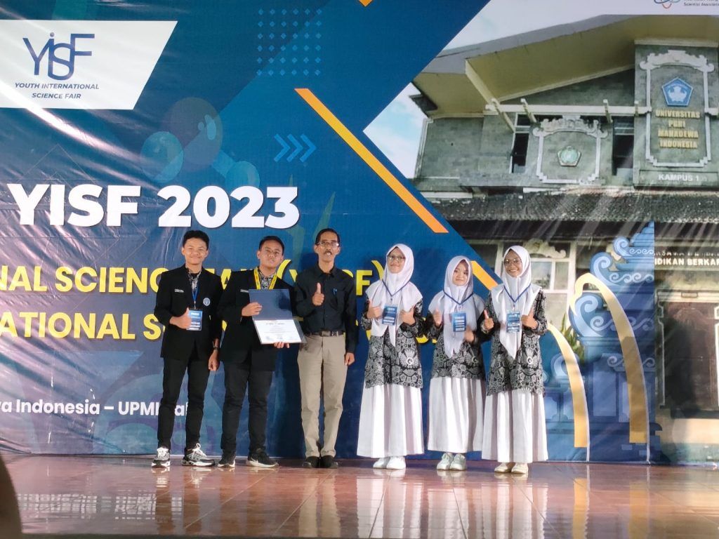 SMAN CMBBS Medali Emas Perunggu YNSF 2023 Bali